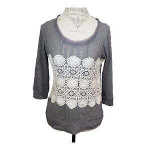 Meadow Rue Gray Embroidered 3/4 Sleeve Shirt | Size Small